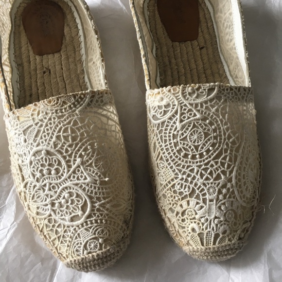 Chloe | Scalloped Lace Espadrille Flat - Picture 6 of 10